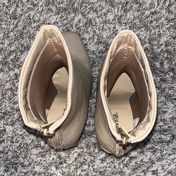 Ankle boots with heels - Picture 4 of 8